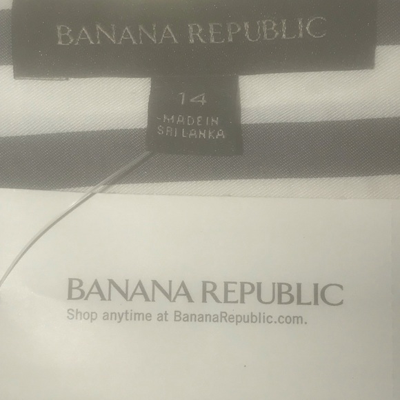 Banana Republic Ladies Button up Slit Sleeve Blouse. - Picture 3 of 3